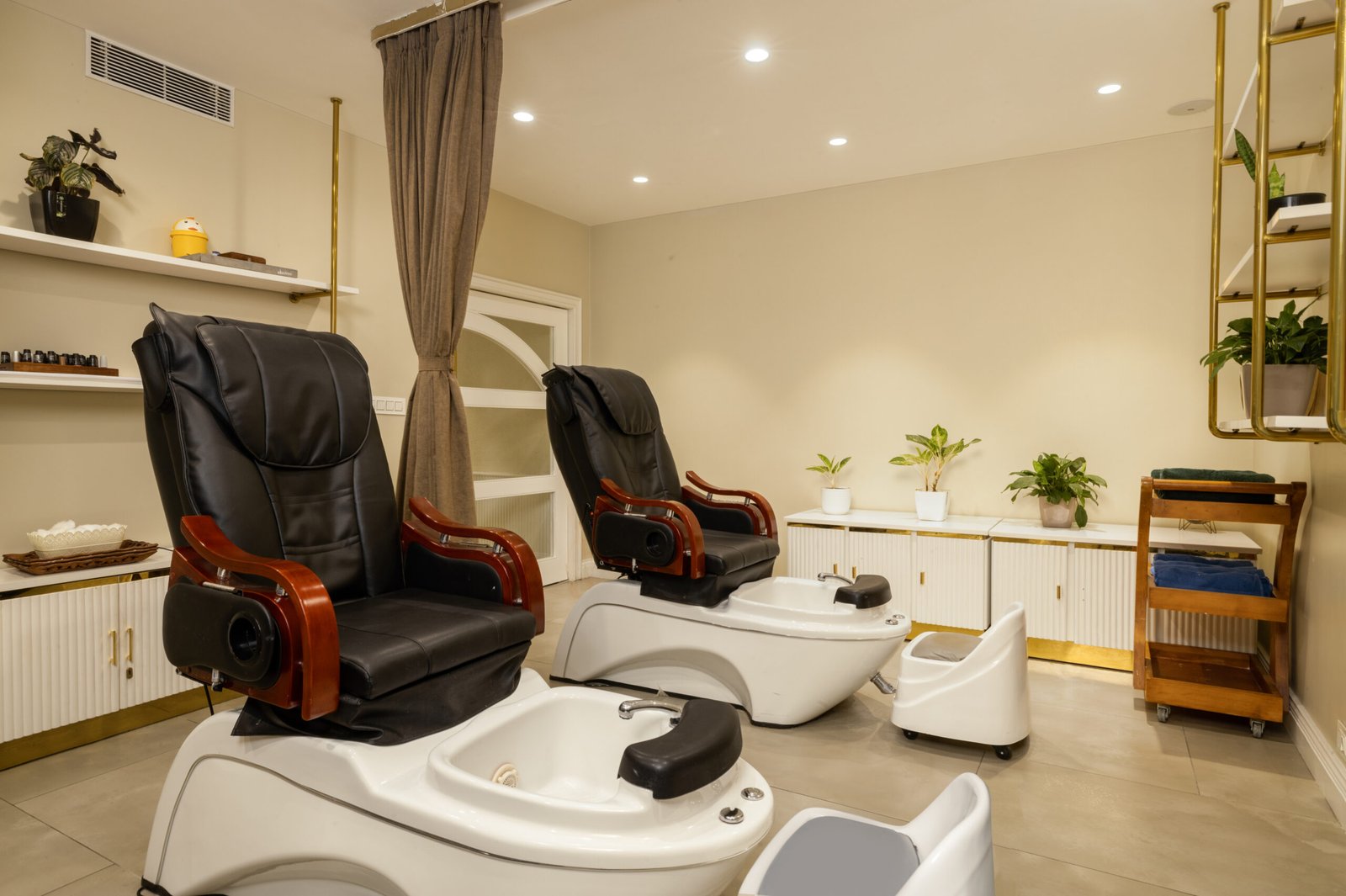 saloon1-1-scaled-1.jpg